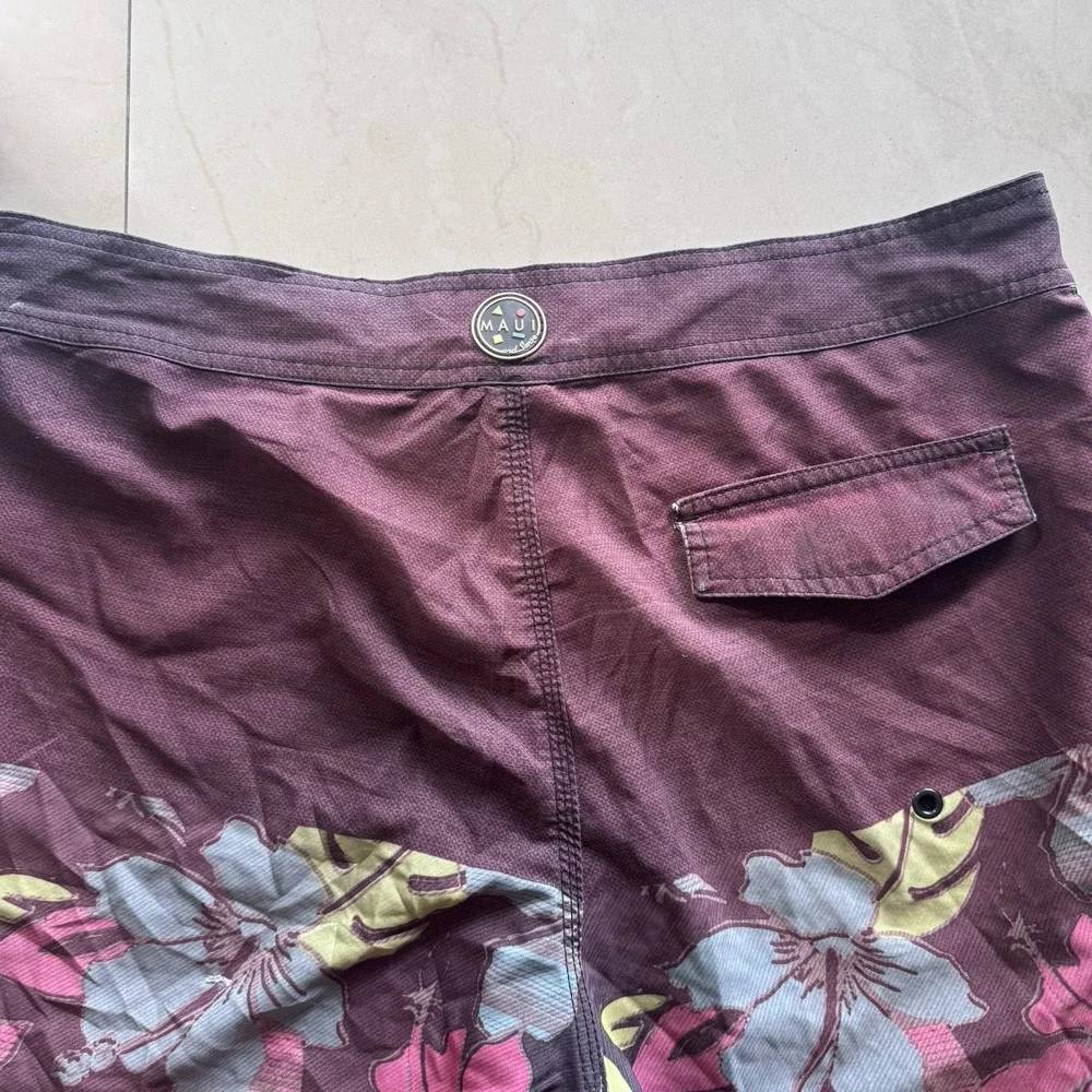 Maui and Sons Men’s Board Shorts Size 34 Floral Swim Trunks Burgundy Purple
